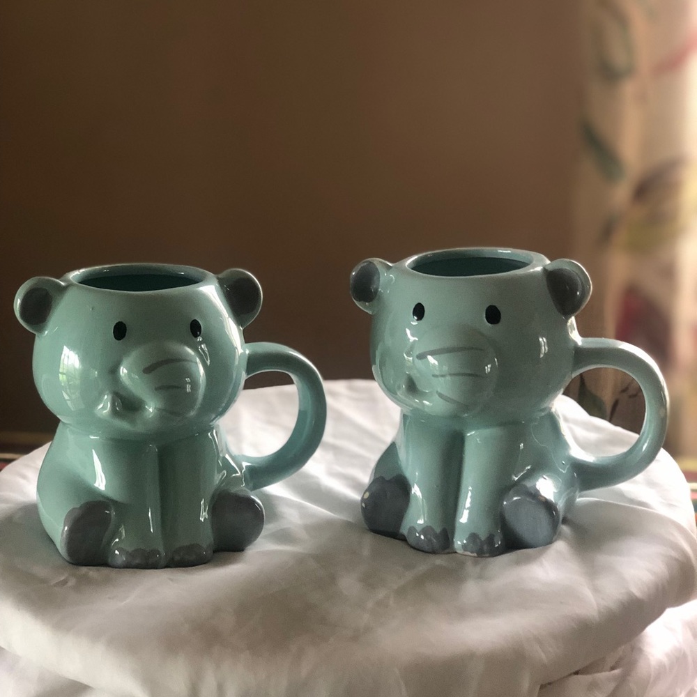 Set of elephant mugs these are too cute, light blue with just one chip on each.